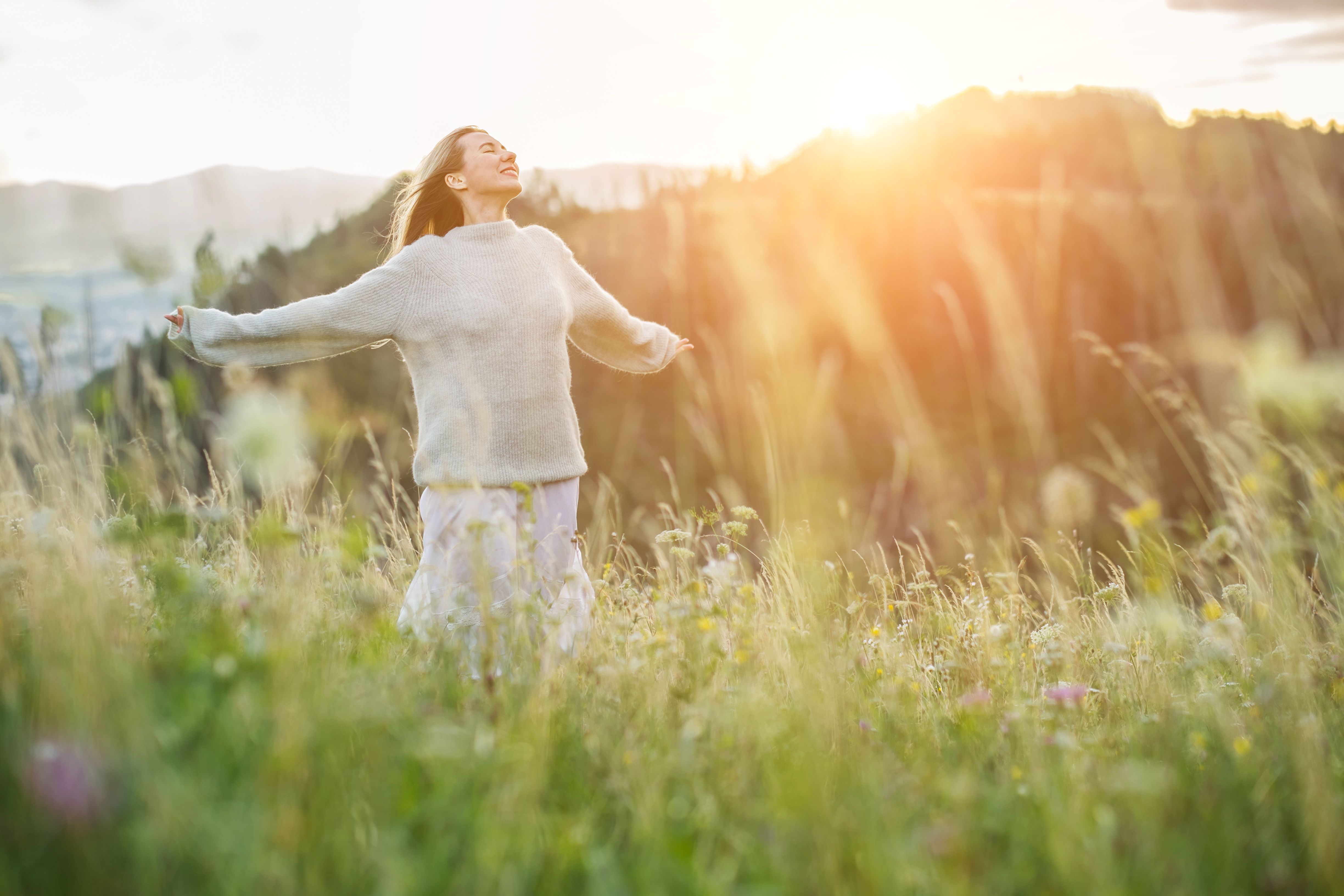 Sonce v našem telesu spodbuja nastanek t. i. hormona sreče in ustvarja občutek, da je svet lepši